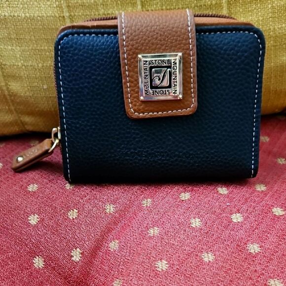 Stone Mountain Leather Wallet - Picture 1 of 7